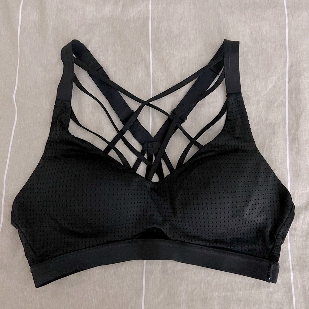 Victoria’s Secret Lightweight Sports Bra - Picture 2 of 6